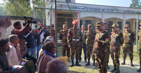 রাজবাড়ীতে অসহায় ও দুস্থদের জন্য সেনাবাহিনীর ফ্রি মেডিকেল ক্যাম্প