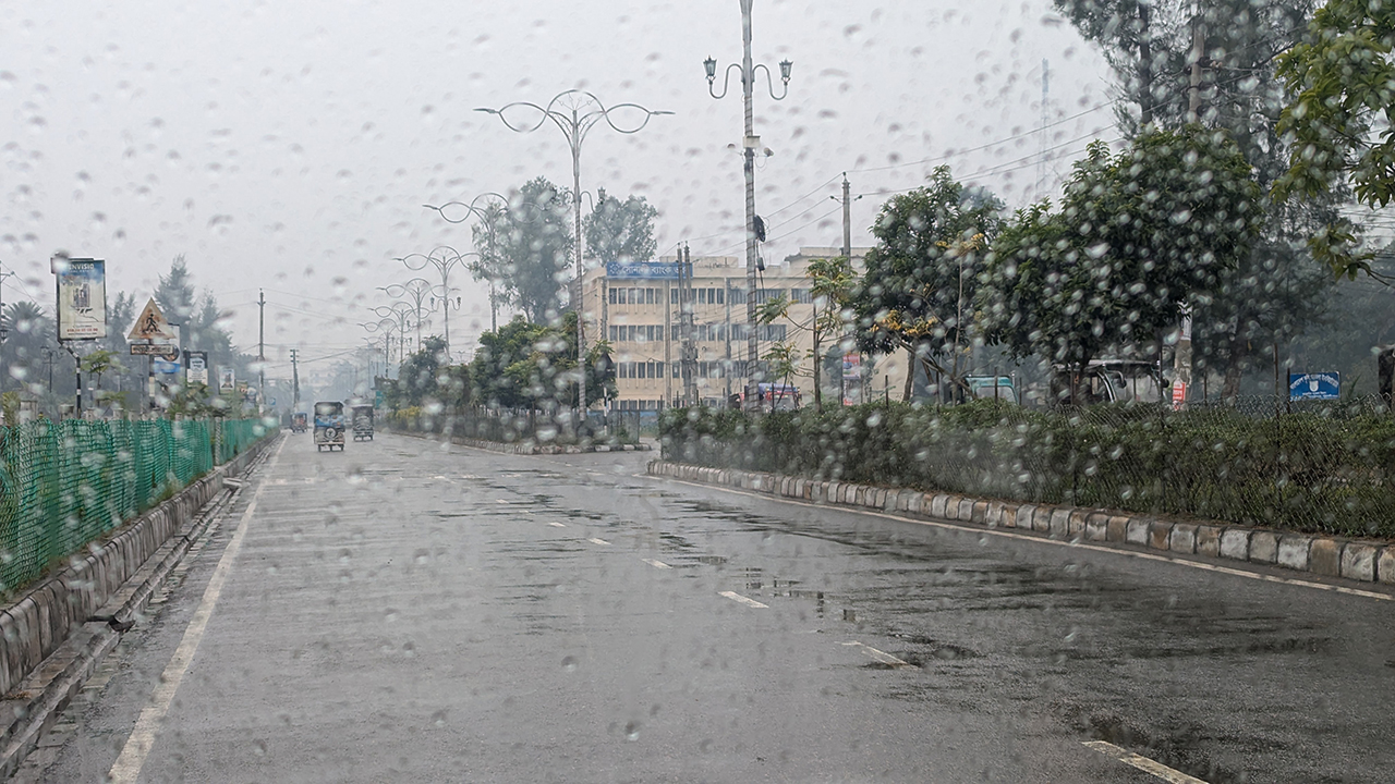 পটুয়াখালীতে গুঁড়ি গুঁড়ি বৃষ্টি, বেড়েছে শীতের তীব্রতা