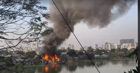 কড়াইল বস্তিতে আগুন, নিয়ন্ত্রণে ৭ ইউনিট