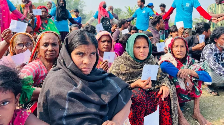 শীতার্তদের মুখে হাসি ফোটানোর চেষ্টায় ‘বাংলাদেশ ইয়্যুথ অর্গানাইজেশন’