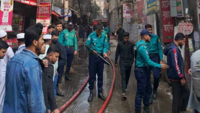 পুরানা পল্টনে আগুন, উদ্ধার সহায়তায় ২ প্লাটুন বিজিবি মোতায়েন