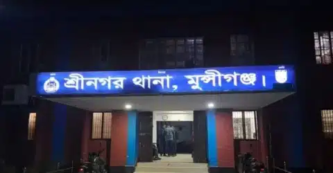 মুন্সীগঞ্জে থানা ঘেরাও করে যুবদল নেতাকে ছিনিয়ে নিলেন বিএনপির নেতা-কর্মীরা