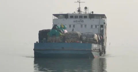 দৌলতদিয়া-পাটুরিয়া নৌরুটে ফেরি চলাচল স্বাভাবিক