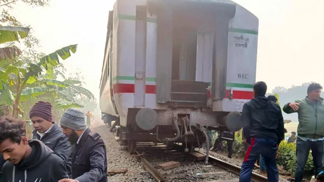 ৪ ঘণ্টা পর রাজশাহীর সঙ্গে সারা দেশের রেল যোগাযোগ স্বাভাবিক