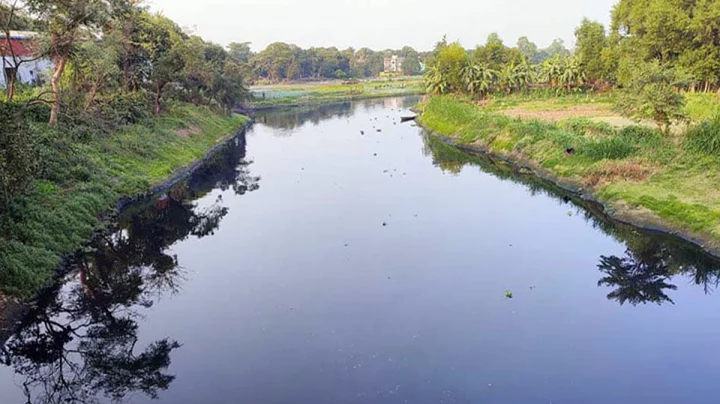 শিল্পবর্জ্যের দূষণে জৌলুস হারিয়েছে নদ-নদী