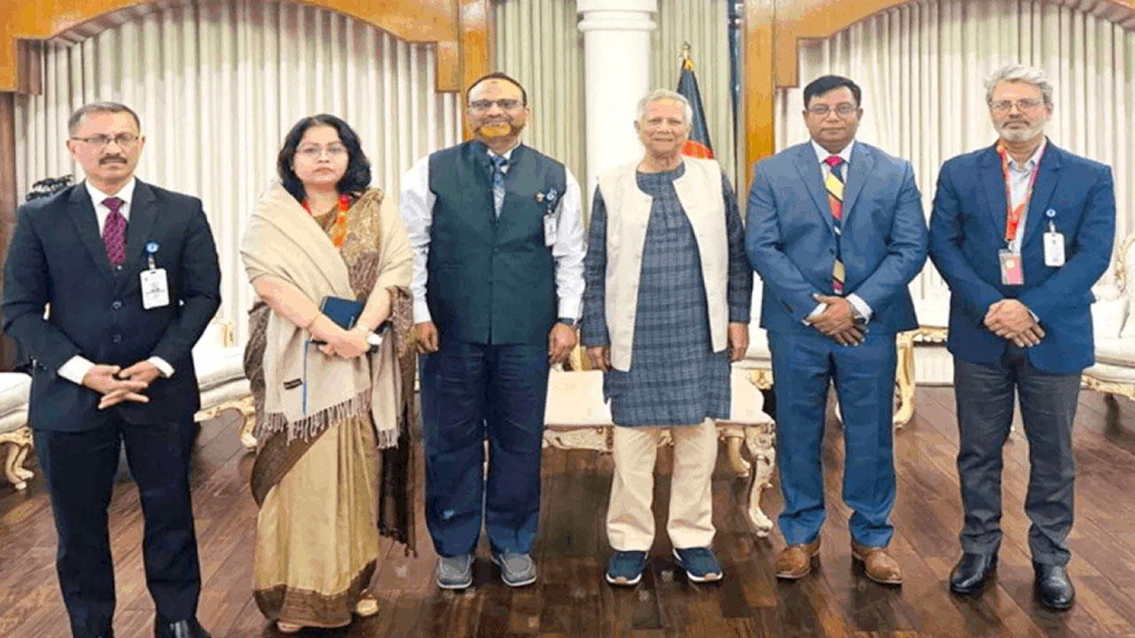 ঢাবিকে বিশেষ মর্যাদা দেওয়ার আশ্বাস প্রধান উপদেষ্টার