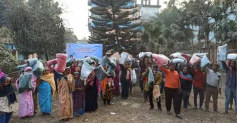 ঠাকুরগাঁও ও কুড়িগ্রামে আমান গ্রুপের শীতবস্ত্র বিতরণ