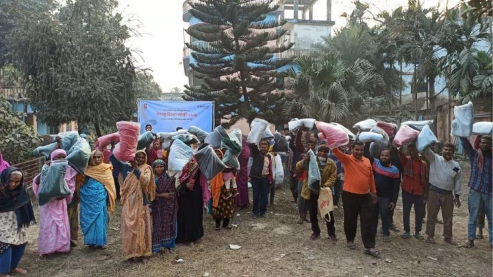 ঠাকুরগাঁও ও কুড়িগ্রামে আমান গ্রুপের শীতবস্ত্র বিতরণ