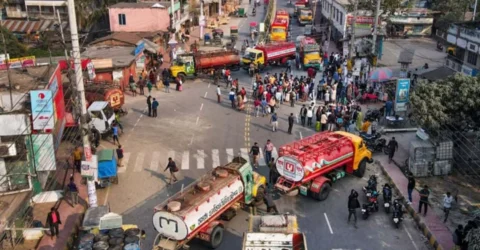 শ্রমিকদের কর্মবিরতি, খুলনাসহ ১৬ জেলায় জ্বালানি তেল সরবরাহ বন্ধ