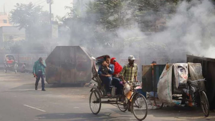 আজ ঢাকার বাতাস ‘খুবই অস্বাস্থ্যকর’, দূষিত শহরের তালিকায় দ্বিতীয়