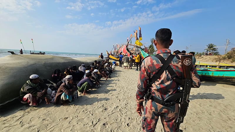 নৌকায় বাংলাদেশে এলো আরও ৩৬ রোহিঙ্গা