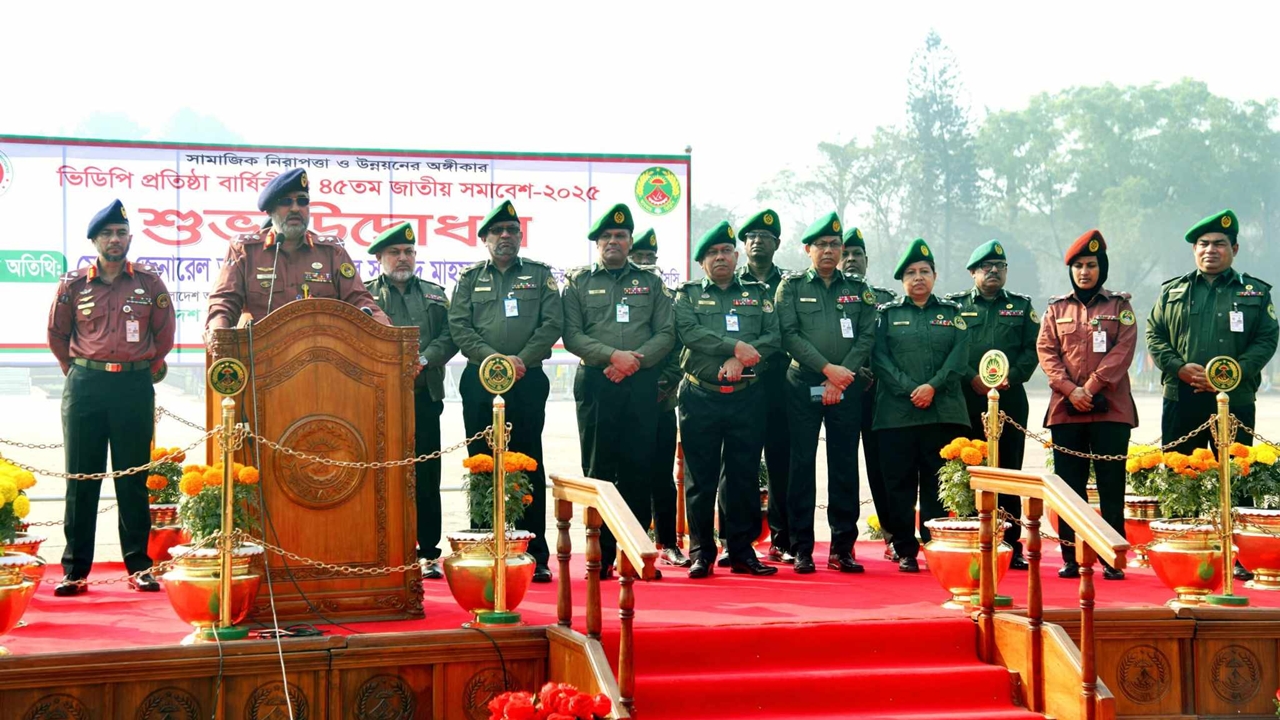 প্রতিষ্ঠাবার্ষিকীতে আনসার ডিজি সামাজিক নিরাপত্তার নিউক্লিয়াস গ্রাম প্রতিরক্ষা বাহিনী