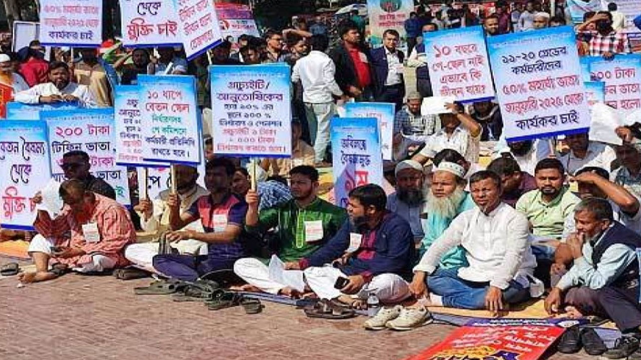 ৯ম পে-স্কেল ও মহার্ঘ ভাতা ইস্যুতে সরকারি কর্মচারী ঐক্য পরিষদের নেতাদের ডেকেছেন প্রধান উপদেষ্টা