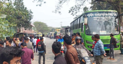 পুঠিয়ায় বিএনপির দুই গ্রুপের সংঘর্ষ, মহাসড়ক অবরোধ