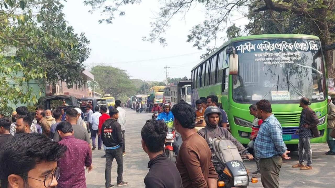 পুঠিয়ায় বিএনপির দুই গ্রুপের সংঘর্ষ, মহাসড়ক অবরোধ