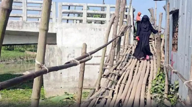 কোটি টাকার সেতুতে উঠতে হয় বাঁশের সিঁড়ি দিয়ে