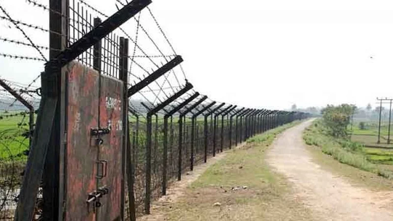 গরু আনতে গিয়ে বিএসএফ-এর হাতে আটক বাংলাদেশি