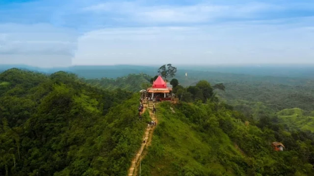 সীতাকুণ্ডের চন্দ্রনাথ ধামে ভিড়ের চাপে তিনজনের মৃত্যু