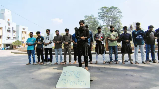 রাজশাহী বিশ্ববিদ্যালয়ে স্বরাষ্ট্র উপদেষ্টার প্রতীকী জানাজা