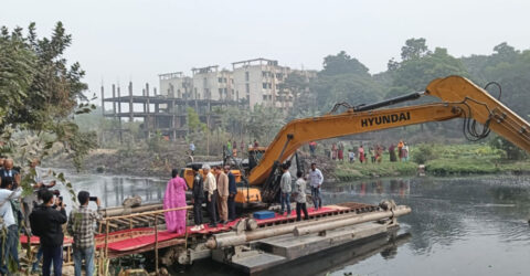 খালে লাল গালিচার ব্যাখ্যা দিলো ডিএনসিসি