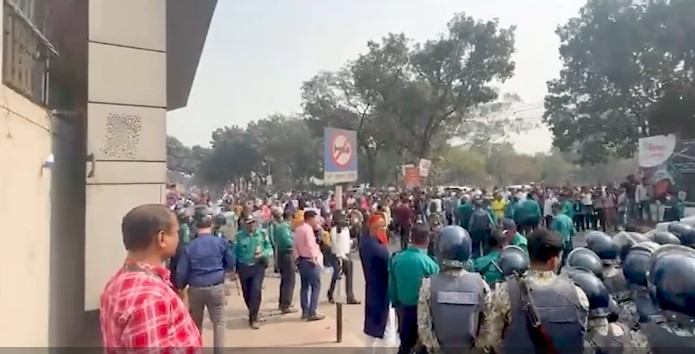 সচিবালয়ের সামনে থেকে প্রাথমিকের সুপারিশপ্রাপ্ত শিক্ষকদের সরাল পুলিশ