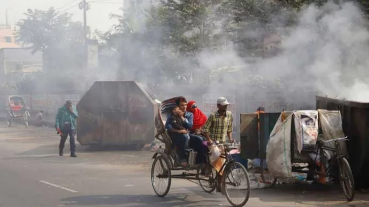 ঢাকার বাতাস আজ ‘খুব অস্বাস্থ্যকর’, বায়ুদূষণে শীর্ষে নয়াদিল্লি