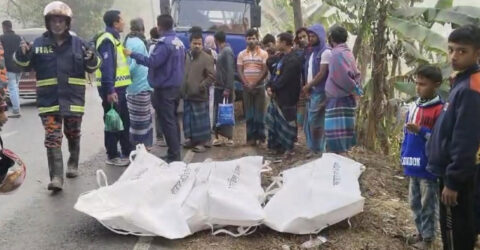 গাজীপুরে নিয়ন্ত্রণ হারিয়ে খালে পিকআপ, নিহত ৩