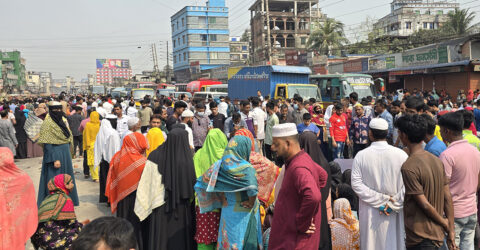 গাজীপুরে শ্রমিকদের অবরোধ প্রত্যাহার, যান চলাচল শুরু