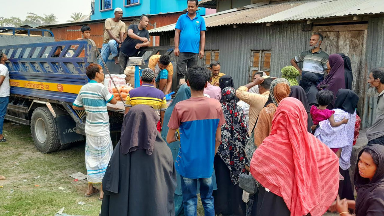 টিসিবি কার্ড না পাওয়ায় দুর্ভোগে মাদারীপুরের ১৭ হাজার পরিবার