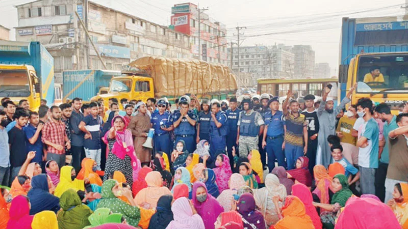 ঈদযাত্রায় ভোগাতে পারেন শ্রমিকরা