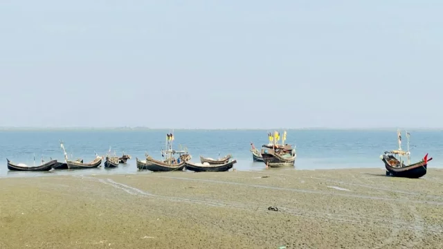 আটক ৫৬ বাংলাদেশি জেলেকে ফেরত দিলো মিয়ানমার