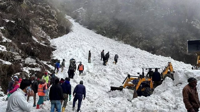 ভারতে তুষারপাতে ৪ জনের মৃত্যু, নিখোঁজ আরও কয়েকজন