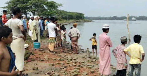 ঝালকাঠিতে লঞ্চের ধাক্কায় নৌকাডুবি, শিশু নিখোঁজ