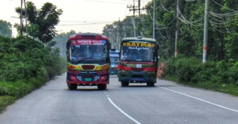 সাভারে চলন্ত বাসে যাত্রীদের জিম্মি করে ছিনতাই