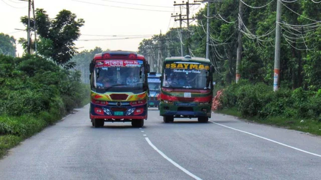 সাভারে চলন্ত বাসে যাত্রীদের জিম্মি করে ছিনতাই