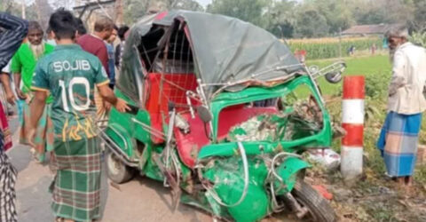 ময়মনসিংহে ট্রাক-সিএনজি সংঘর্ষে নিহত ৩