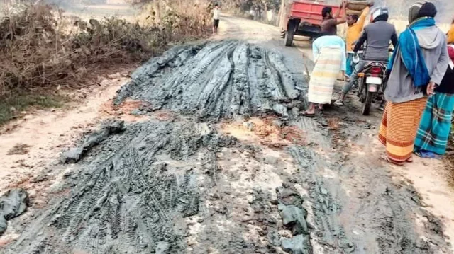 মির্জাপুরে নির্বিচারে কাটা হচ্ছে টিলা, আঞ্চলিক রাস্তাগুলোর বেহাল দশা