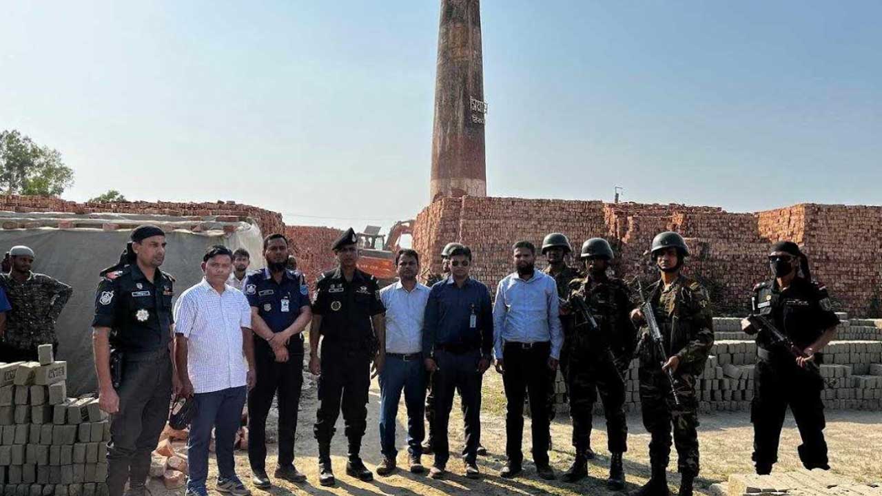 টাঙ্গাইলে অবৈধ ৬টি ইটভাটার মালিককে ৩৪ লাখ টাকা জরিমানা